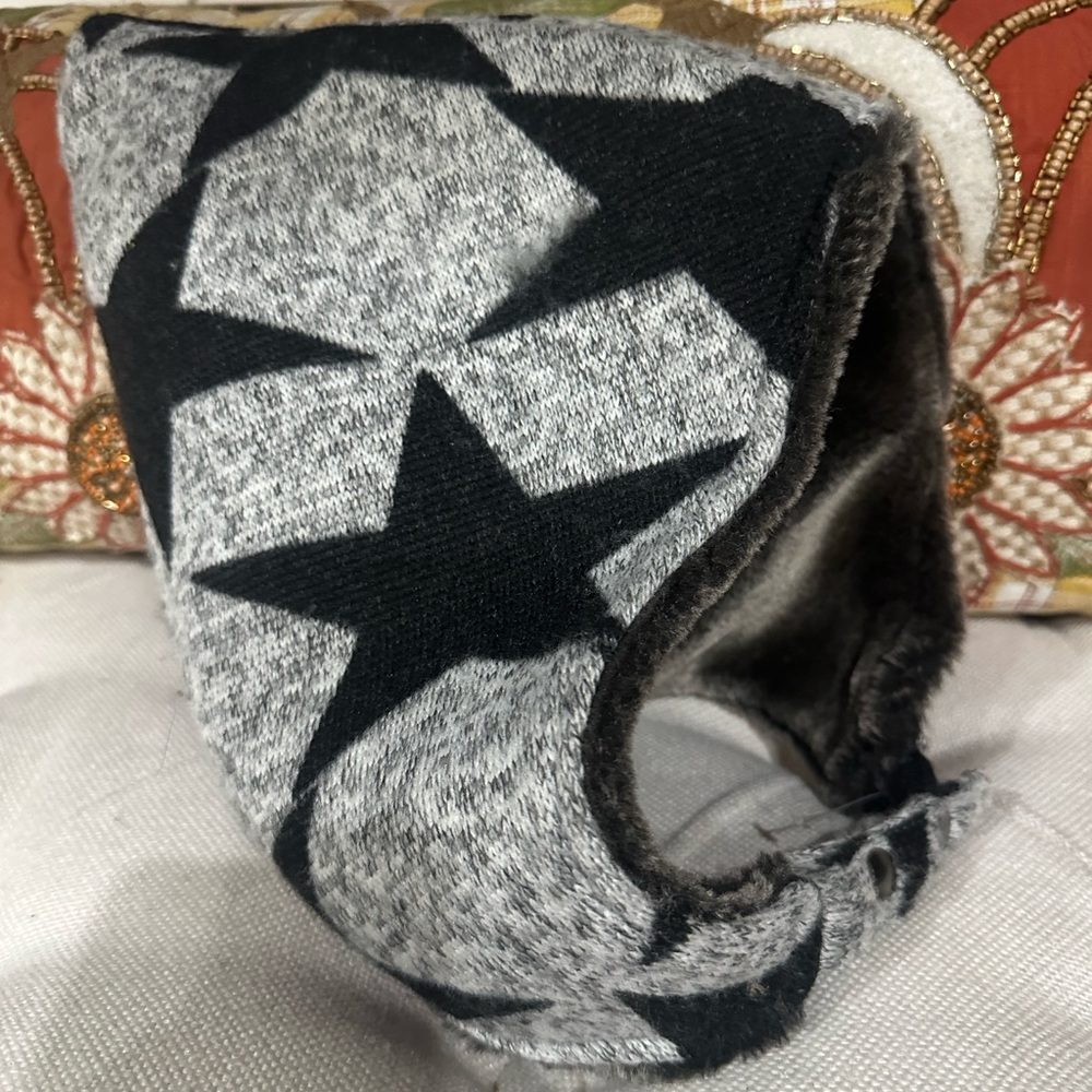 Stylish Star Pattern fur lined Women's hood in Black and Gray